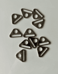 Delikli D Üçgen Nikel 3 cm